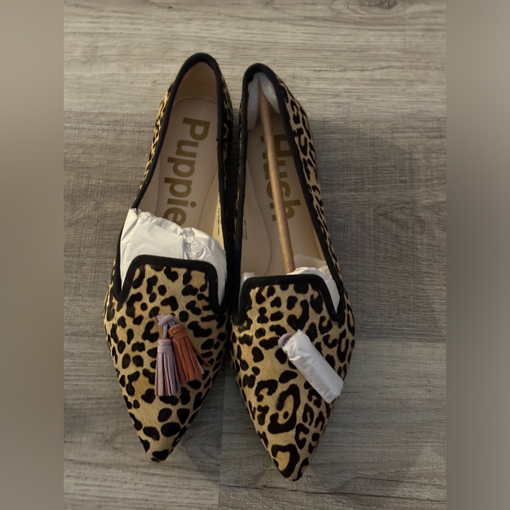 Brand new pointed toe flats by Hush Puppies.  Sz 9